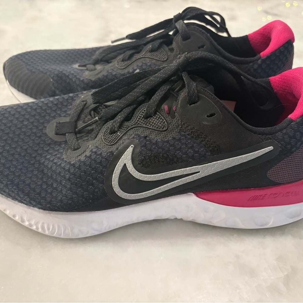 Nike Renew Run Women's Black and Pink Athletic Shoes Size 9